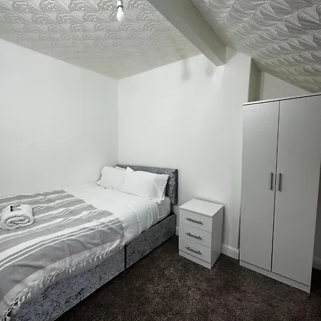 Le Crescent Rooms, Capsule hotel *