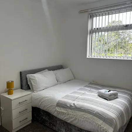 Le Crescent Rooms, *