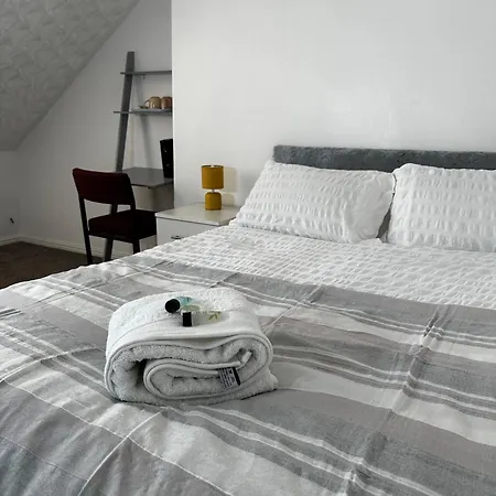 Le Crescent Rooms,