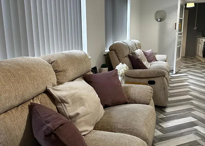 Le Crescent Rooms, *