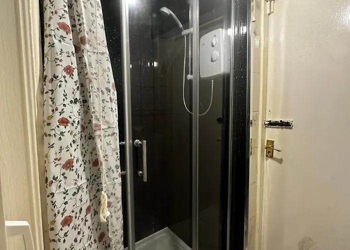 Capsule hotel Le Crescent Rooms, *