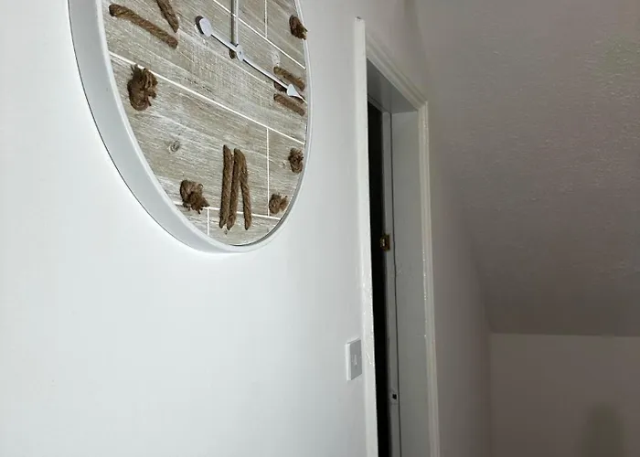 Le Crescent Rooms, Capsule hotel Middlesbrough