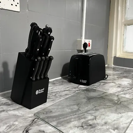 Le Crescent Rooms, * Middlesbrough